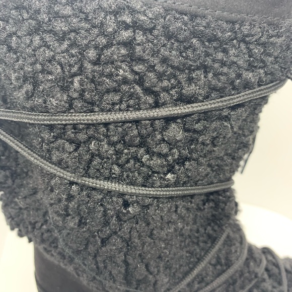 Faux fleece lace up boots new in box - Picture 4 of 16